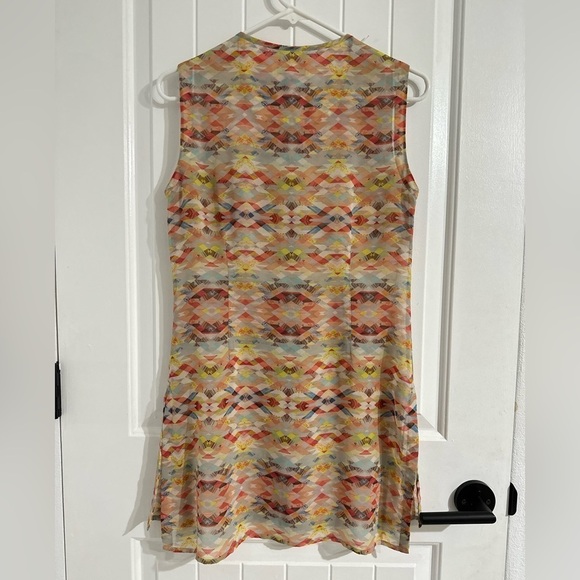 CAbi Multi-Color Abstract Pattern Sleeveless Tunic Blouse - Picture 5 of 7